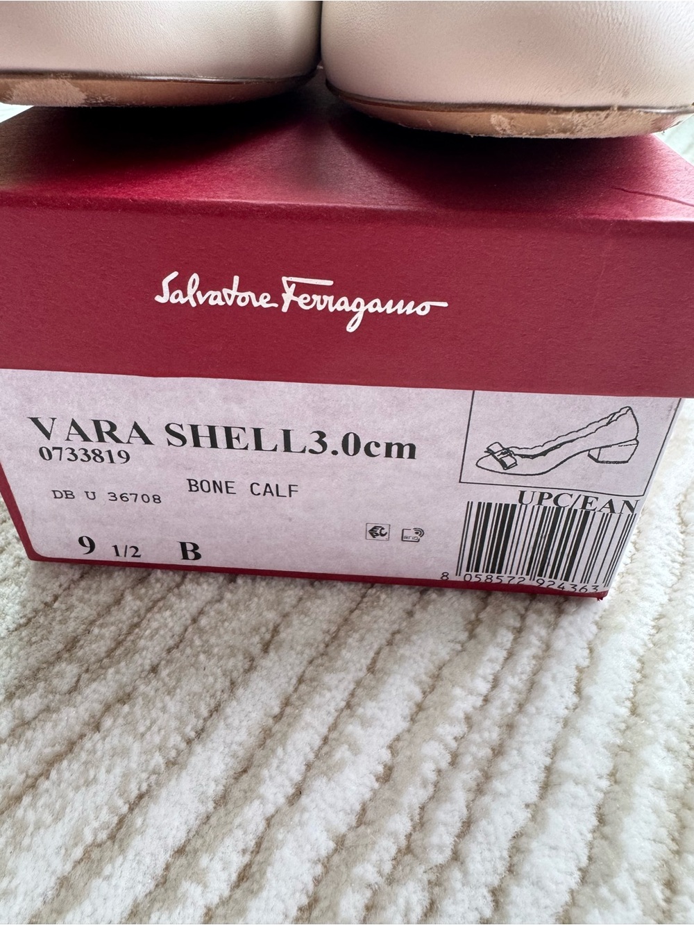 Salvatore Ferragamo Vara Bow Pumps in Light Pink / Beige Scalloped Size 9.5 - Picture 3 of 4